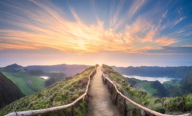 Levé de soleil comme un réveil après une période de transition